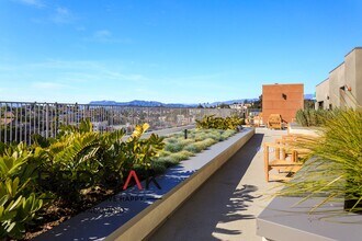 1011-1013 Everett St in Los Angeles, CA - Foto de edificio - Building Photo