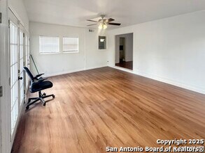 274 E Edgewood Pl in Alamo Heights, TX - Building Photo - Building Photo