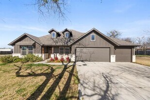 502 Second St in Venus, TX - Building Photo