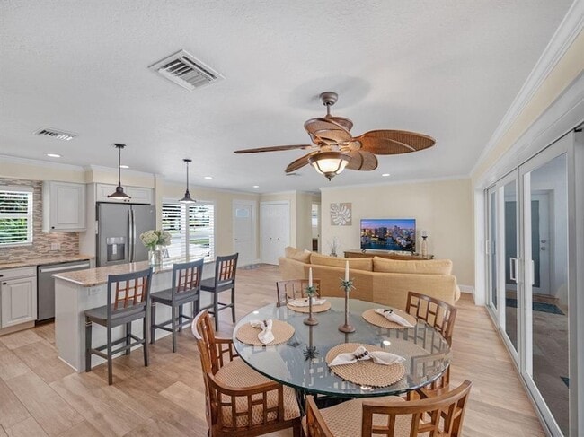 2250 NE 35th St in Lighthouse Point, FL - Foto de edificio - Building Photo