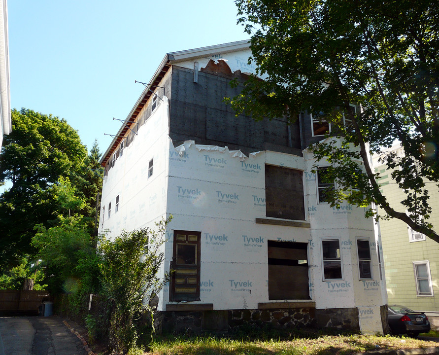 22 Grant St in Beverly, MA - Building Photo