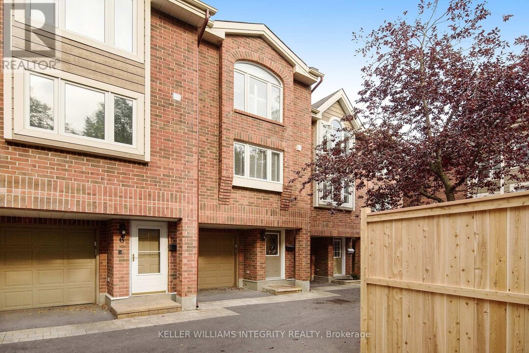 8 Cornerstone Private in Ottawa, ON - Building Photo