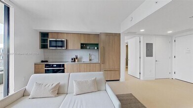 601 NW 1st Ct in Miami, FL - Building Photo - Building Photo