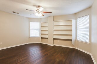 5623 Evergreen Valley Dr in Houston, TX - Building Photo - Building Photo