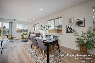 551 Fox Hunt Wy in Rio Linda, CA - Building Photo - Building Photo