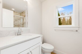 16017 124th Ave NE in Woodinville, WA - Building Photo - Building Photo