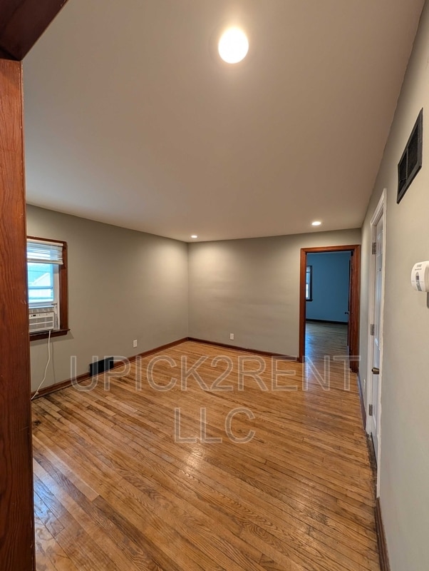 215 S Ewing St in Lancaster, OH - Building Photo - Building Photo