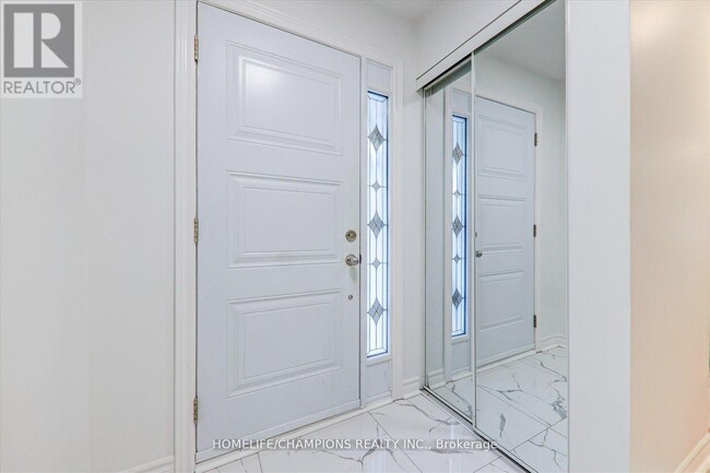 4 Croxley Green in Markham, ON - Building Photo - Building Photo