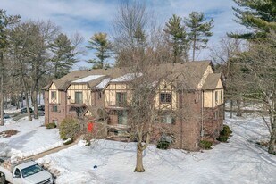 Royal Crest in North Andover, MA - Building Photo