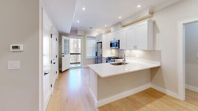 160 Allston St, Unit 5 in Boston, MA - Building Photo - Building Photo