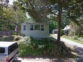 30 Grove St in Branford, CT - Building Photo