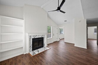 2907 W Slaughter Ln in Austin, TX - Building Photo - Building Photo