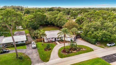 4330 SW 7th St in Plantation, FL - Building Photo - Building Photo