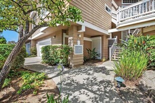 8585 Via Mallorca in San Diego, CA - Building Photo