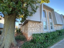 6016 Northwest Expy in Warr Acres, OK - Building Photo