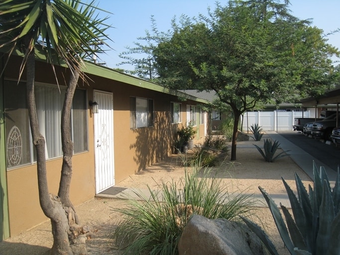 Sandstone Villas Apartments in Fresno, CA - Building Photo