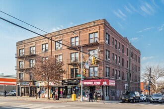9513 Northern Blvd in Jackson Heights, NY - Foto de edificio - Building Photo