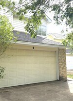 1512 S Medina St in Lockhart, TX - Building Photo