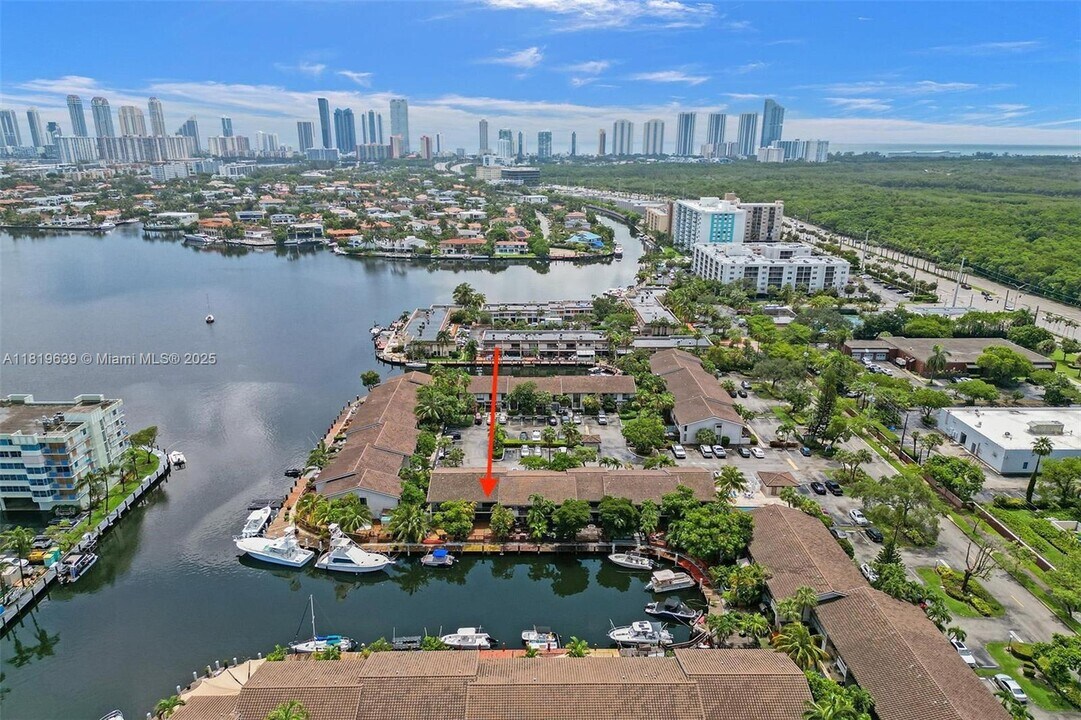 16500 NE 27th Ave in North Miami Beach, FL - Building Photo