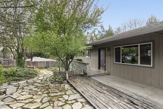 1707 SW Binford Lake Pkwy in Gresham, OR - Building Photo - Building Photo