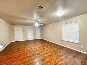 364 Starling Creek in New Braunfels, TX - Building Photo - Building Photo