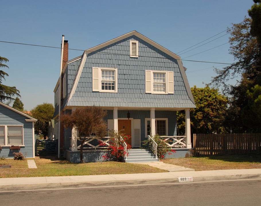 603-611 W 214th St in Carson, CA - Building Photo