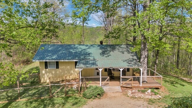 1004 Rock Castle Ln SE in Floyd, VA - Building Photo - Building Photo