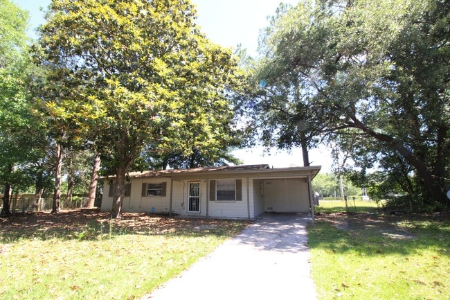 3827 NE 13th Dr in Gainesville, FL - Building Photo - Building Photo