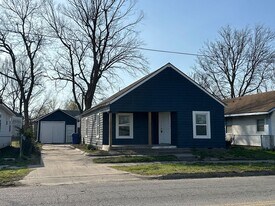 111 D St NE in Miami, OK - Building Photo