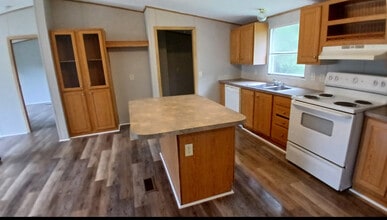 19 Barnhart Ln in Fountain Inn, SC - Building Photo - Building Photo