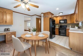 38 Conestoga Way in Glastonbury, CT - Building Photo - Building Photo