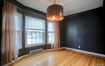 348 E Maplehurst Ave in Ferndale, MI - Building Photo - Building Photo