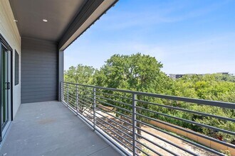 100 Mockingbird Ln W in Austin, TX - Building Photo - Building Photo