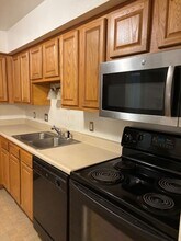 19204 Northridge Dr in Northville, MI - Building Photo - Building Photo