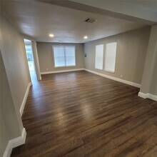 6810 Bleker St in Houston, TX - Building Photo - Building Photo