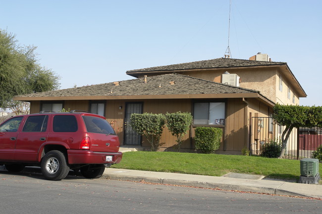 3346 R St in Merced, CA - Building Photo - Building Photo