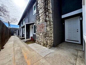 1819 W St in Sacramento, CA - Building Photo - Building Photo