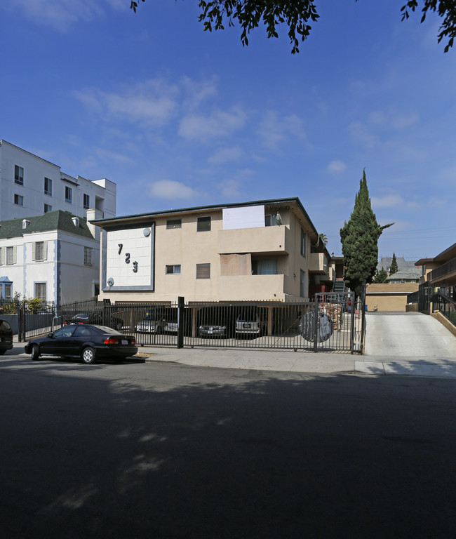 723 S Manhattan Pl in Los Angeles, CA - Foto de edificio - Building Photo