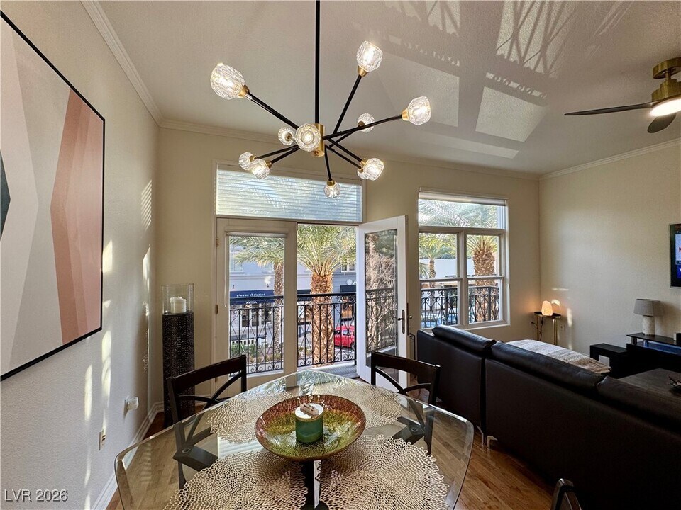 2260 Village Walk Dr in Henderson, NV - Building Photo