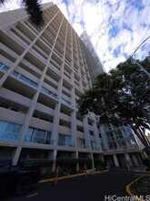 555 University Ave in Honolulu, HI - Building Photo - Building Photo