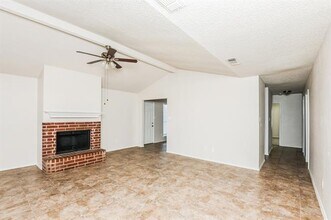 1359 Lincolnshire Way in Fort Worth, TX - Foto de edificio - Building Photo