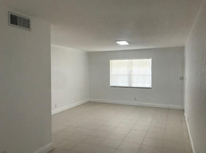 2300 SW 18th Ter in Fort Lauderdale, FL - Building Photo - Building Photo