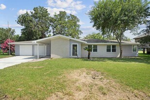 606 Meadowlawn St in Shoreacres, TX - Building Photo