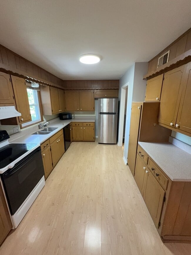 703 NE Independence Ave in Lee's Summit, MO - Building Photo - Building Photo