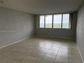 9001 SW 77th Ave in Miami, FL - Building Photo - Building Photo