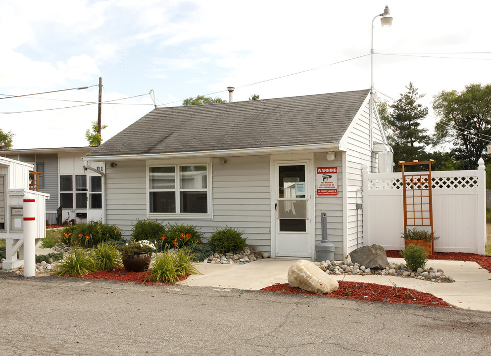 Jackson Mobile Home Park in Jackson, MI - Building Photo