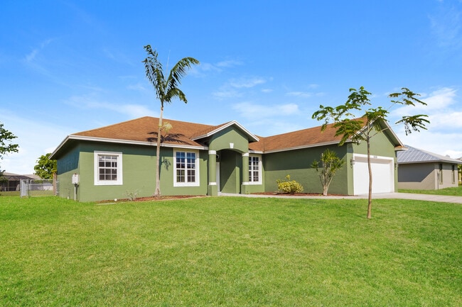 3889 SW Wycoff St in Port St. Lucie, FL - Building Photo - Building Photo