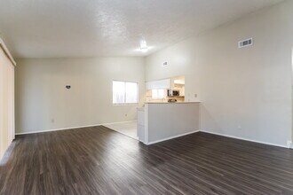 8419 Old Meadow Ln in Houston, TX - Building Photo - Building Photo