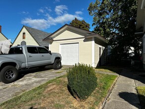 4005 SE Division St in Portland, OR - Foto de edificio - Building Photo