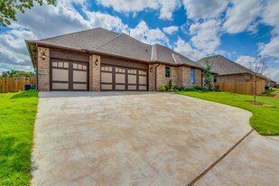 2701 Hermoso Cir in Edmond, OK - Building Photo